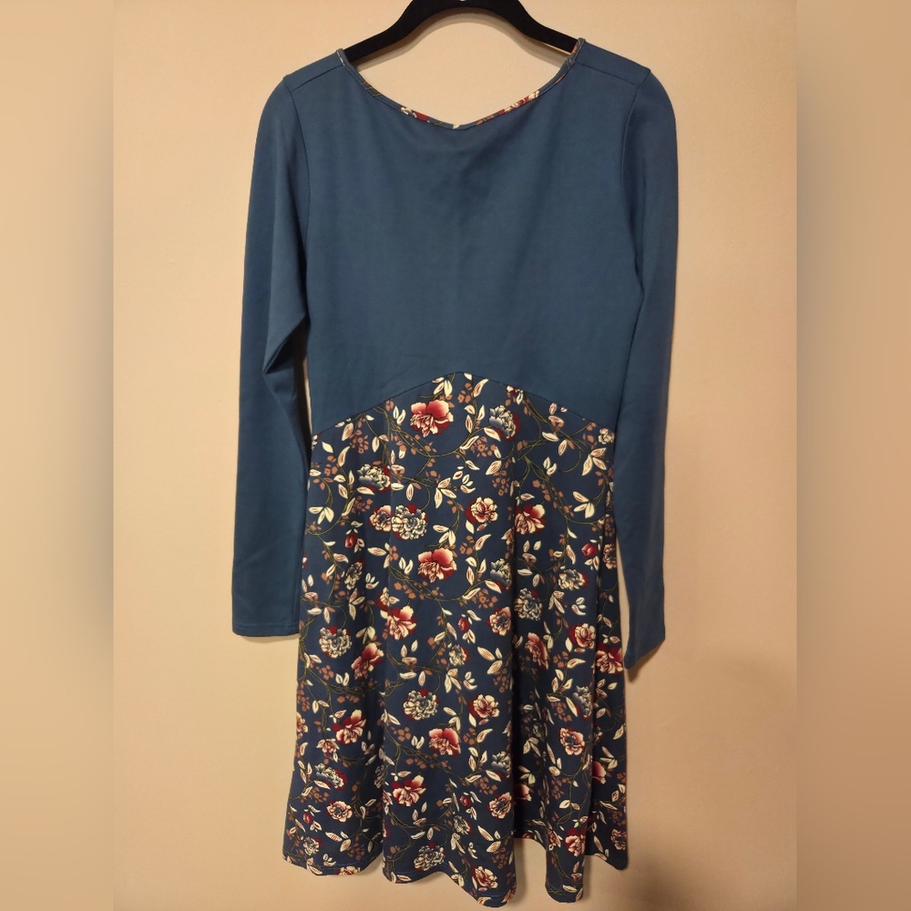 Smash! NWT Long Sleeve Floral Dress in Blue Soze Medium - Picture 3 of 3